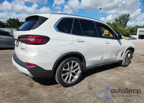 2021 BMW X5 Sdrive 40I z USA, uszkodzony, nr VIN 5UXCR4C02M9E57188
